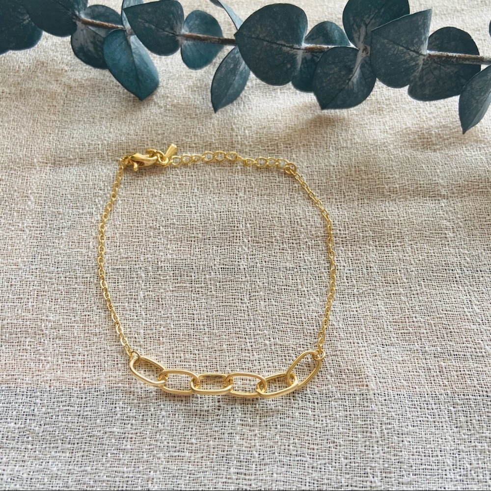 Delicate Chain links gold bracelet